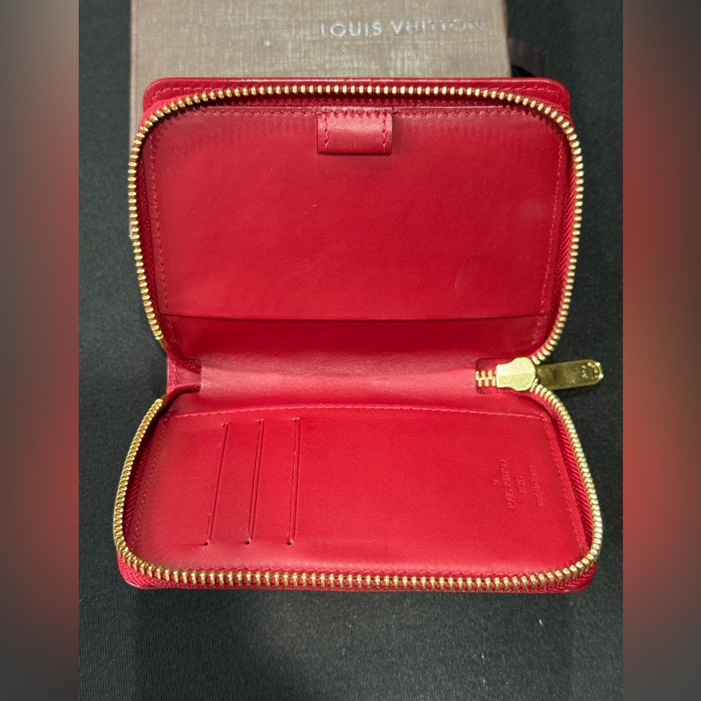 ❤️ Louis Vuitton Vernis Pomme d’Amour Zippy Wallet - Picture 7 of 9